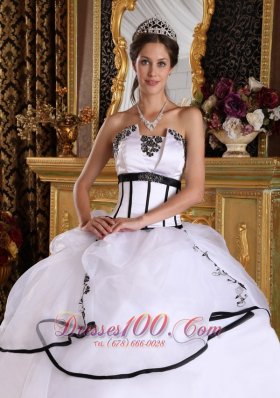 2013 White White Black Appliques Sweet 16 Dress