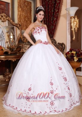 Exquisite White Red Embroidery Beading Dress for Quinceanera