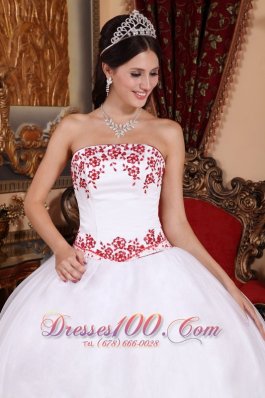 Exquisite White Red Embroidery Beading Dress for Quinceanera