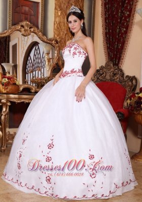 Exquisite White Red Embroidery Beading Dress for Quinceanera