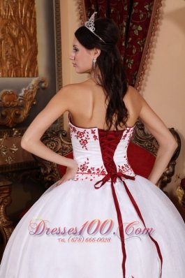 Exquisite White Red Embroidery Beading Dress for Quinceanera