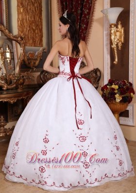 Exquisite White Red Embroidery Beading Dress for Quinceanera