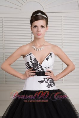 Black White V-neck Embroidery Floor-length Quinceanera Dress