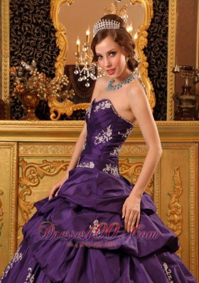 Trendy Purple Bead Appliques Sweetheart Quinceanea Dress