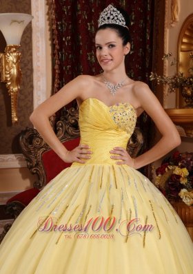 2013 Light Yellow Sweetheart Beading Quinceanera Dress