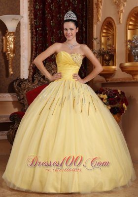 2013 Light Yellow Sweetheart Beading Quinceanera Dress