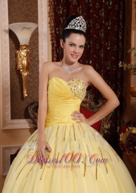 2013 Light Yellow Sweetheart Beading Quinceanera Dress