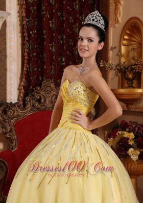 2013 Light Yellow Sweetheart Beading Quinceanera Dress