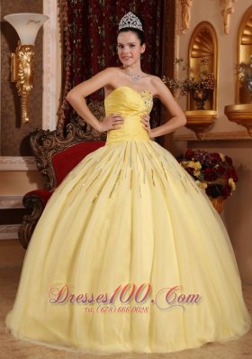 2013 Light Yellow Sweetheart Beading Quinceanera Dress