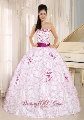 White Organza Strapless Quinceanera Dress With Embroidery