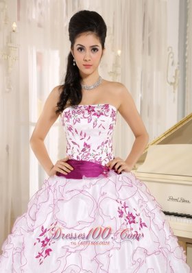 White Organza Strapless Quinceanera Dress With Embroidery