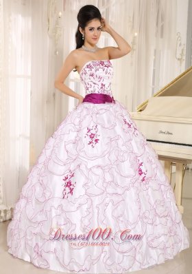 White Organza Strapless Quinceanera Dress With Embroidery