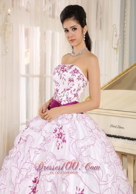 White Organza Strapless Quinceanera Dress With Embroidery