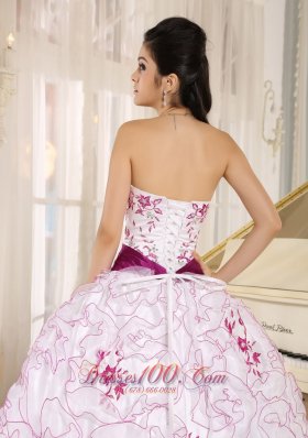 White Organza Strapless Quinceanera Dress With Embroidery