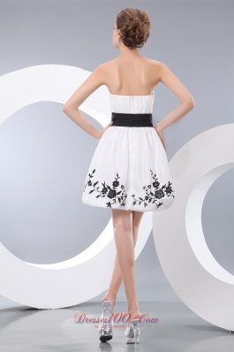 Mini-length White Homecoming Dress with Appliques