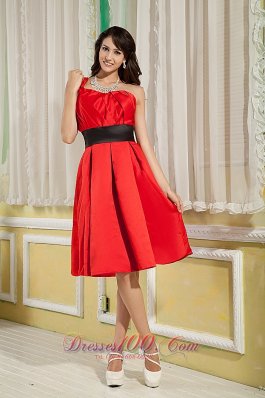 Satin Red Knee-length Bridesmaid Dress One Shoulder