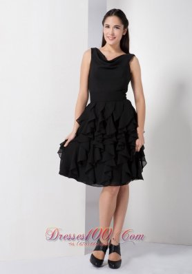 V-neck Knee-length Bridesmaid Dress Black with Ruffles