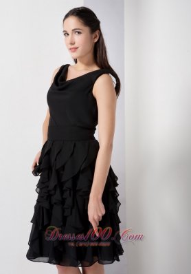 V-neck Knee-length Bridesmaid Dress Black with Ruffles