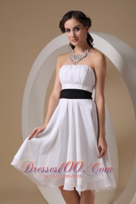 Knee-length White Sash Dama Bridesmaid Dresses