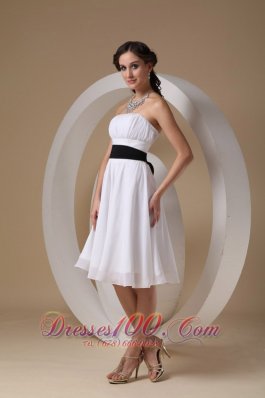 Knee-length White Sash Dama Bridesmaid Dresses