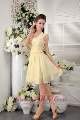 One Shoulder Yellow Ruched Short Bridesmaid Dama Dress