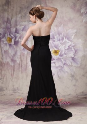 Ruched Black Celebrity Bridesmaid Dress Sweetheart Train