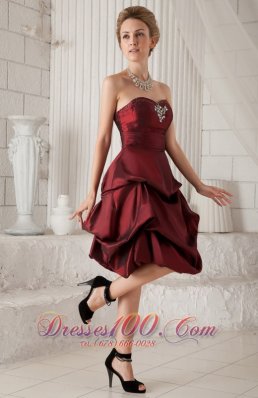 Burgundy Column/Sheath Sweetheart Knee-length Prom Dress