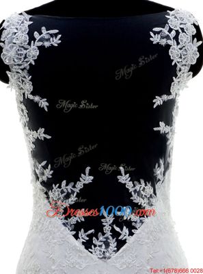 Scoop Sleeveless Wedding Gowns With Brush Train Lace and Appliques White Tulle