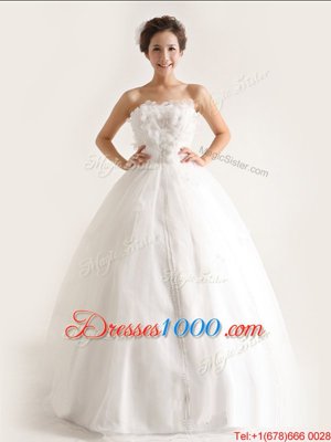 Fashionable White A-line Strapless Sleeveless Organza Floor Length Lace Up Appliques Bridal Gown