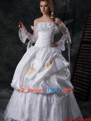Sleeveless Taffeta Floor Length Lace Up Wedding Gowns in White for with Lace and Appliques and Pick Ups