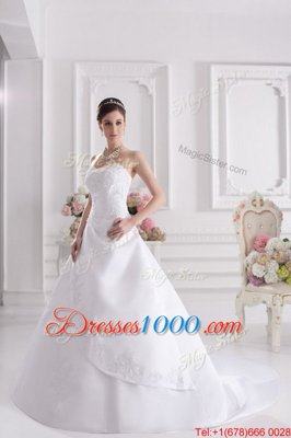 New Arrival White Sweetheart Zipper Beading and Appliques Wedding Gown Brush Train Sleeveless