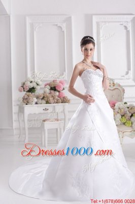 New Arrival White Sweetheart Zipper Beading and Appliques Wedding Gown Brush Train Sleeveless