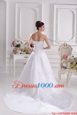 New Arrival White Sweetheart Zipper Beading and Appliques Wedding Gown Brush Train Sleeveless