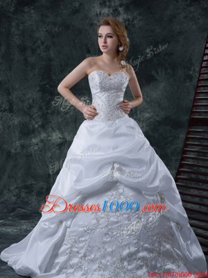 White Lace Up Wedding Dresses Beading and Embroidery Sleeveless With Brush Train