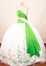 Beautiful Ball Gown Sweetheart Neck Organza White And Green Quinceanera Dress