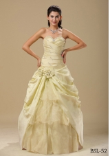Sweetheart Champagne Quinceanera Gowns Hand Made Folwers and Ruched Bodice