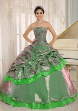 2014 Multi-color Embroidery Decorate Quinceanera Dress Clearance with Strapless