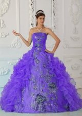 Exquisite Ball Gown Strapless Dresses Quinceanera with Embroidery