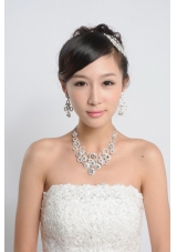 Pretty Women's Jewelry Set Including Necklace Earrings in Silver