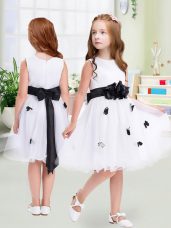 Sleeveless Tulle Knee Length Zipper Toddler Flower Girl Dress in White with Appliques and Hand Made Flower