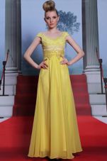 Vintage Chiffon Scalloped Short Sleeves Side Zipper Beading and Appliques and Pleated Homecoming Dress in Yellow